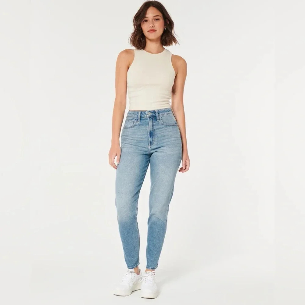 Hollister Curvy High- Rise Mom Jean Vintage Stretch Light Wash 26